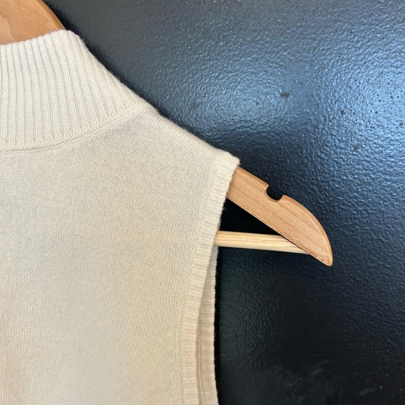 Etcetera L cashmere/wool blend Cream Sleeveless mock neck in new condition - Picture 3 of 9